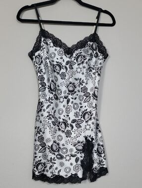 Victorias Secret Satin Babydoll Chemise Size XS Floral Lace Trim Slip Dress Y2K